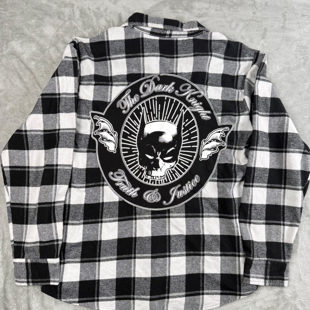 Batman‎ Tango Hotel Flannel Shirt Mens XL Black White Plaid Dark Knight Graphic - Picture 2 of 10